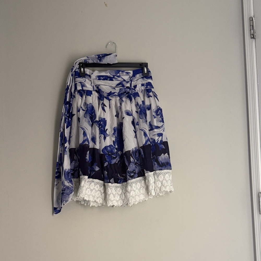 Roz & Ali Blue and White Floral A-Line Skirt